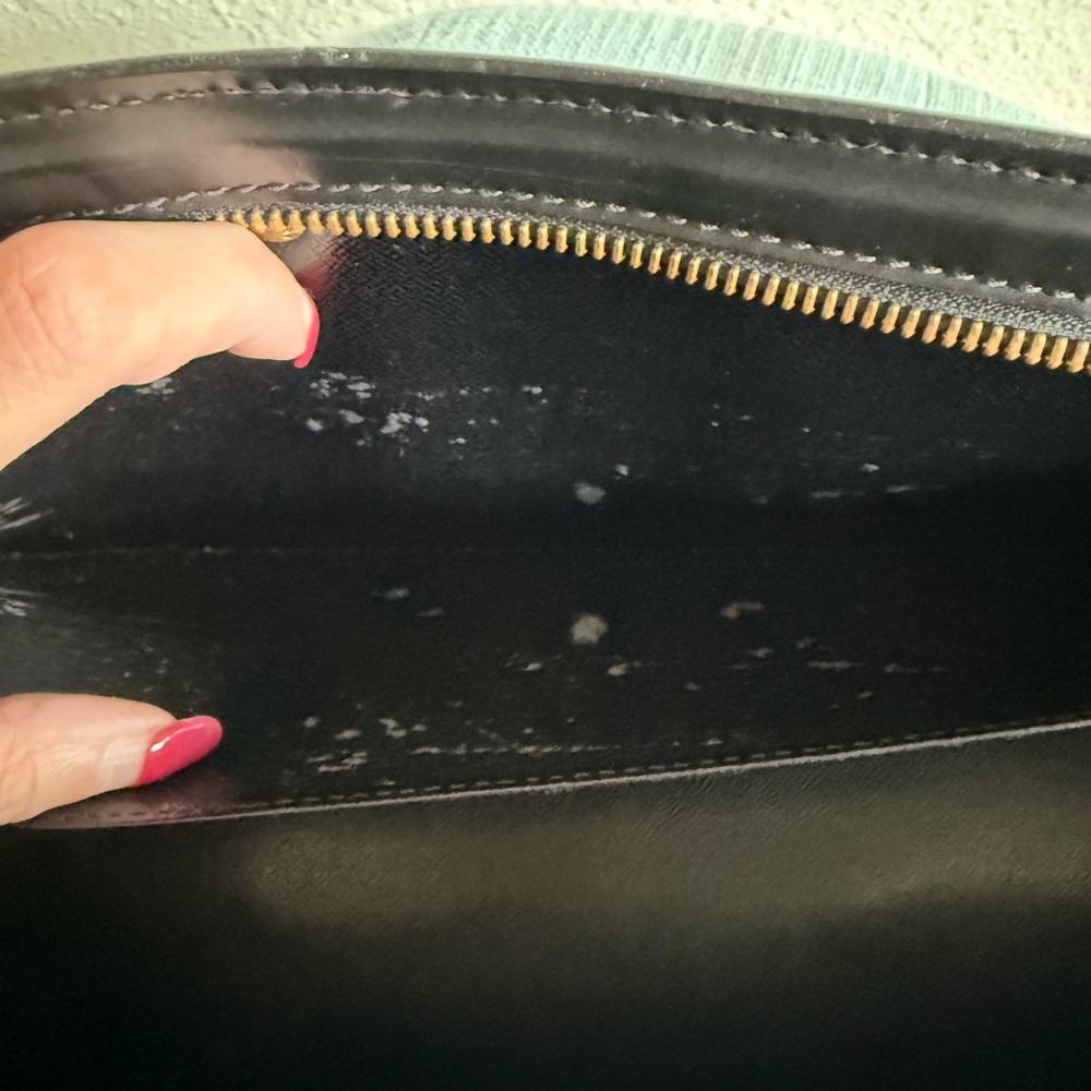 louis vuitton epi sac triangle. - Picture 10 of 13